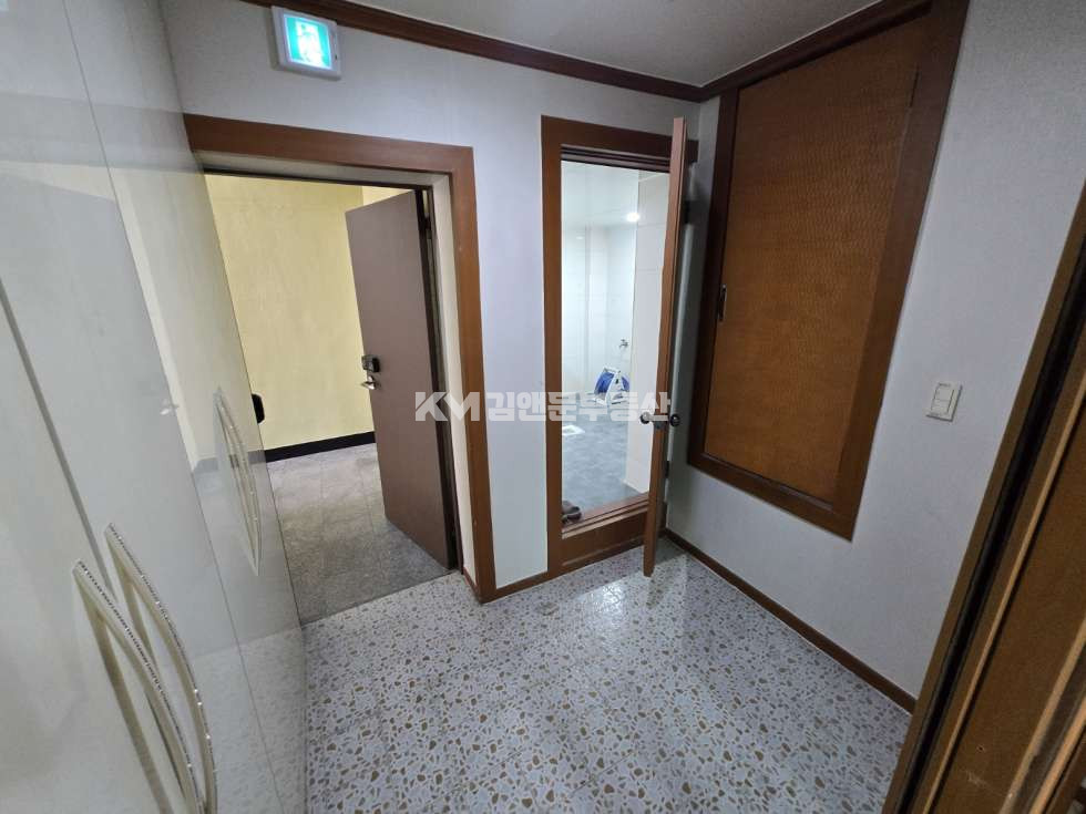 경기 수원권선구 권선동 사무실 사용가능한 상가 임대 공실 월세 매물번호 10875 사진 2
