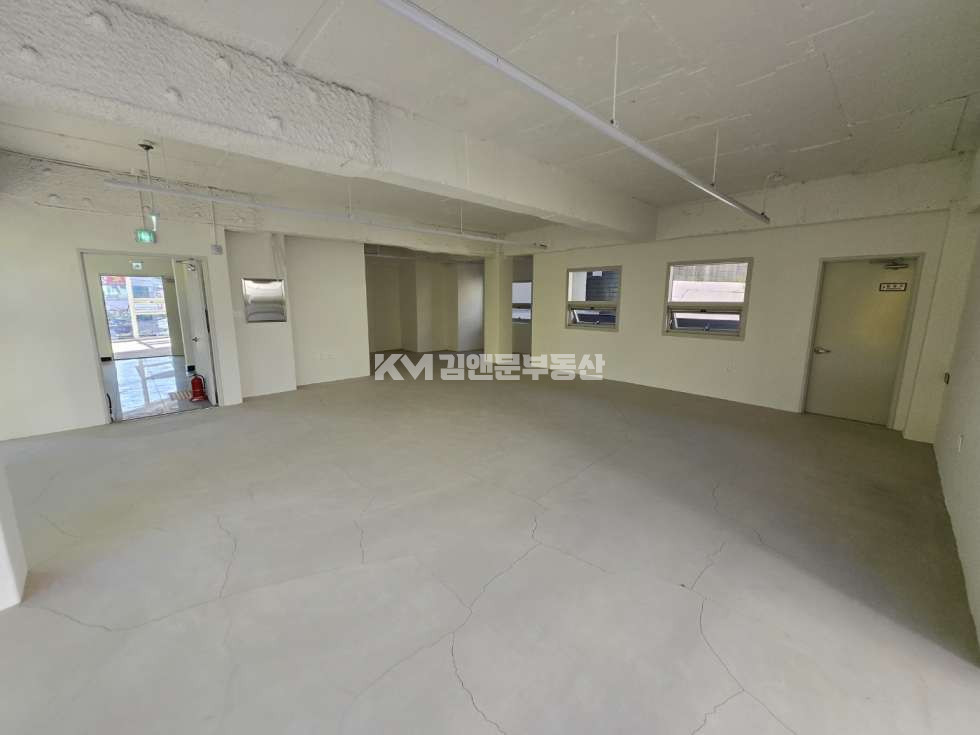 경기 수원영통구 원천동 상가전문 I 월세 대로변 유동인구 많은 상가 임대 권리금 없음 공실 원천동 월세 매물번호 12508 사진 3